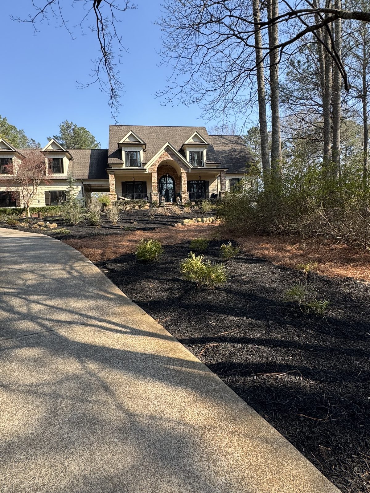 Premium estate mulch driveway in Alpharetta